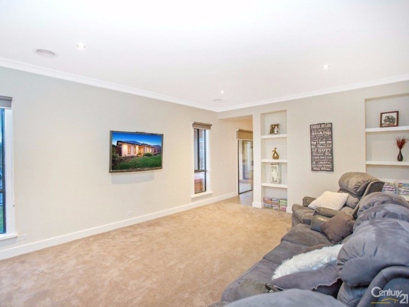 Photo - 18 Bligh Boulevard, Pakenham VIC 3810 - Image 11