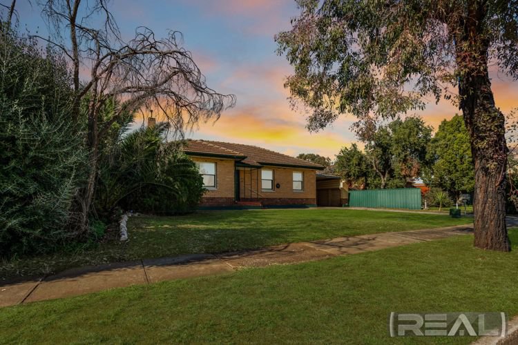 Photo - 18 Bloomfield Crescent, Elizabeth Downs SA 5113 - Image 2