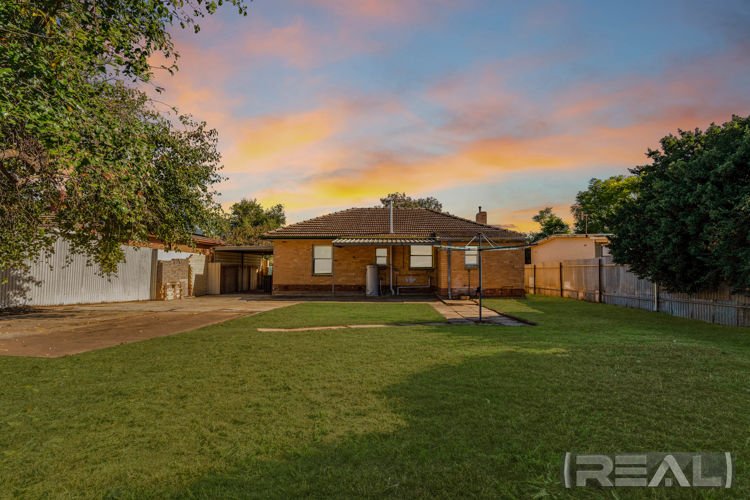 Photo - 18 Bloomfield Crescent, Elizabeth Downs SA 5113 - Image 18