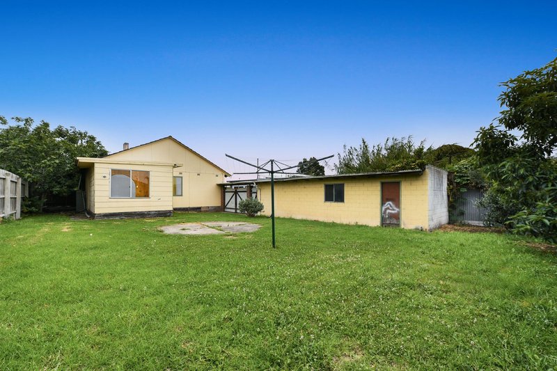 Photo - 18 Blossom Drive, Doveton VIC 3177 - Image 11