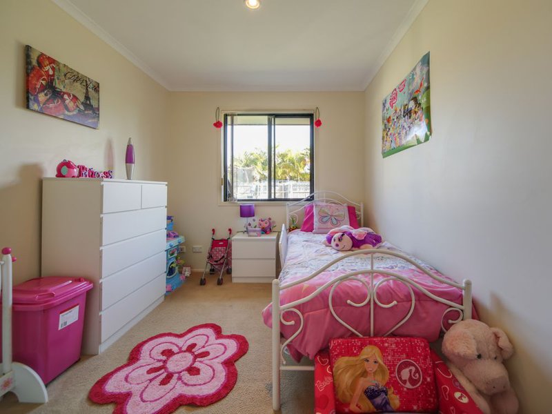 Photo - 18 Blueash Crescent, Oxenford QLD 4210 - Image 12