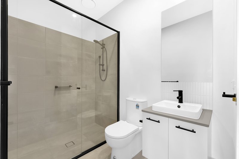 Photo - 18 Bocconcini Walk, Mill Park VIC 3082 - Image 9