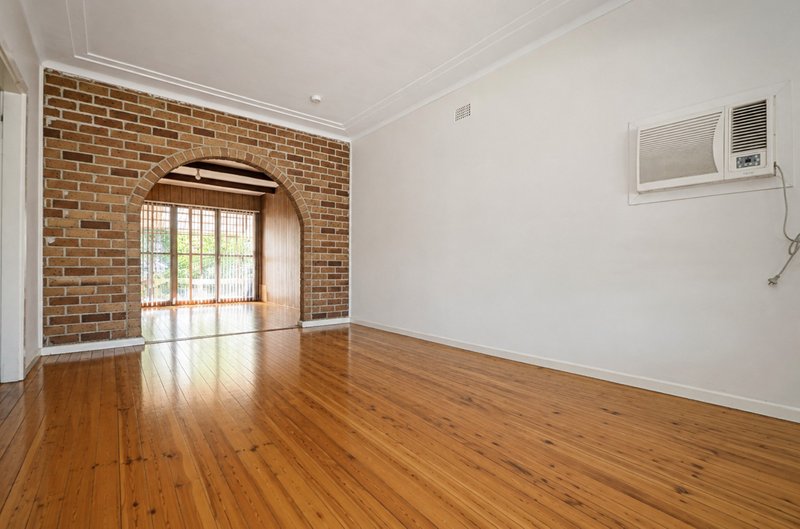 Photo - 18 Bogalara Road, Old Toongabbie NSW 2146 - Image 3