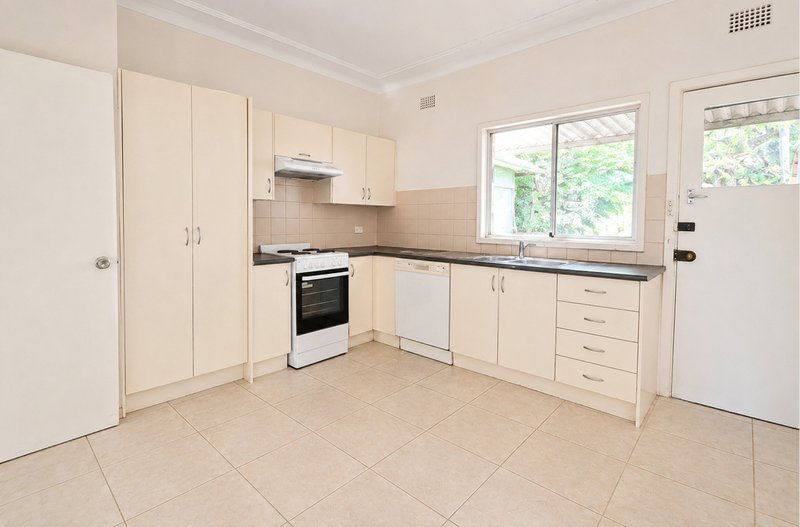 Photo - 18 Bogalara Road, Old Toongabbie NSW 2146 - Image 6