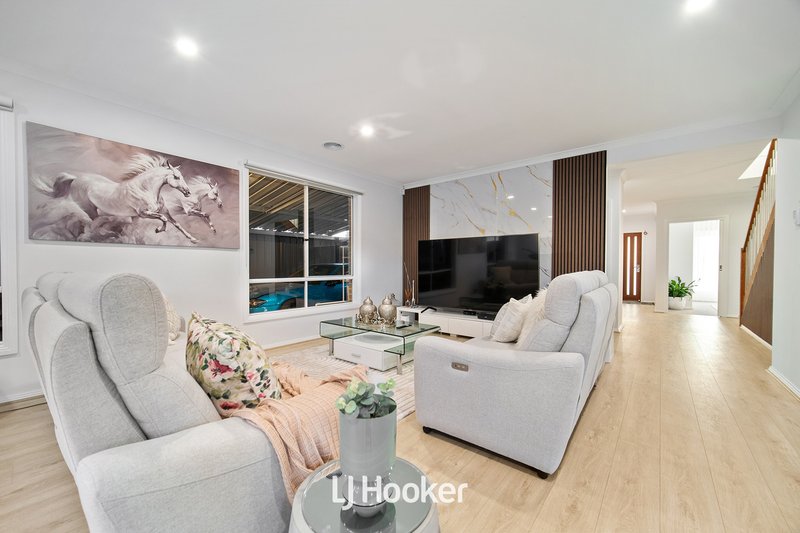 Photo - 18 Bolshoi Boulevard, Clyde North VIC 3978 - Image 6