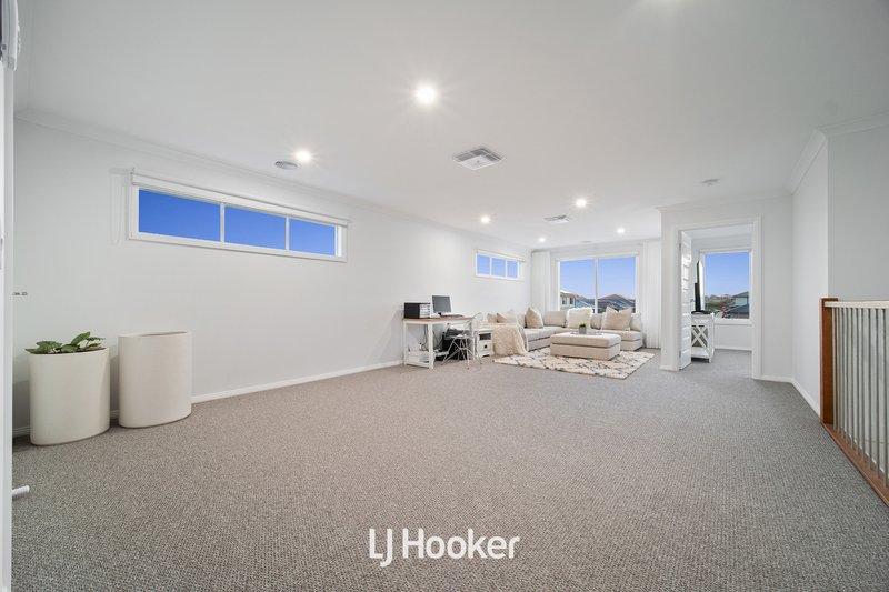 Photo - 18 Bolshoi Boulevard, Clyde North VIC 3978 - Image 14