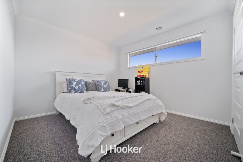 Photo - 18 Bolshoi Boulevard, Clyde North VIC 3978 - Image 18