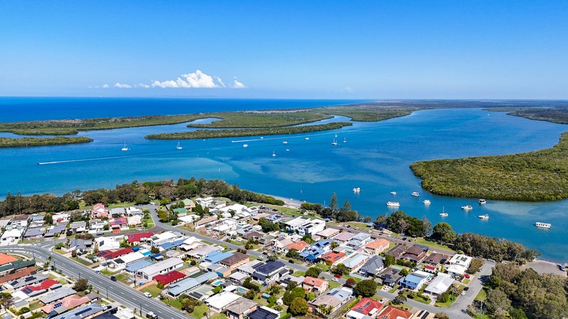 Photo - 18 Booker Parade, Golden Beach QLD 4551 - Image 5