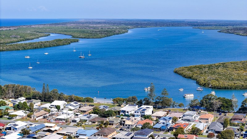 Photo - 18 Booker Parade, Golden Beach QLD 4551 - Image 6