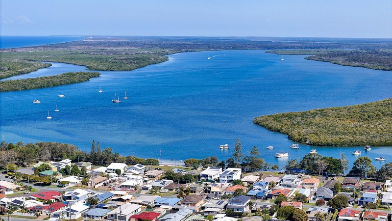 Photo - 18 Booker Parade, Golden Beach QLD 4551 - Image 8