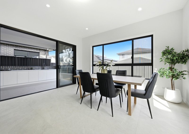 Photo - 18 Boothby Street, Riverstone NSW 2765 - Image 9