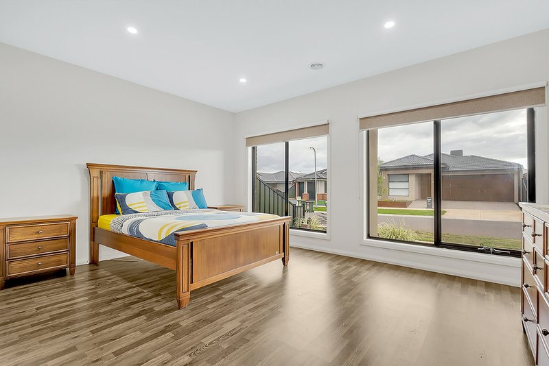 Photo - 18 Booyong Street, Craigieburn VIC 3064 - Image 3