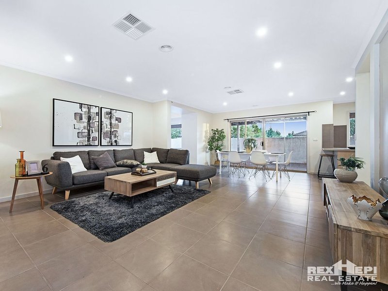 Photo - 18 Boronia Avenue, Cranbourne VIC 3977 - Image 3