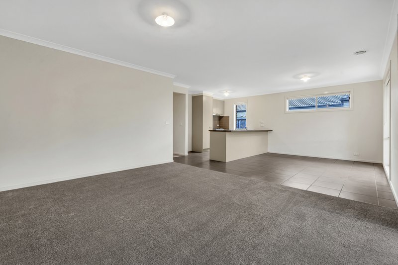 Photo - 18 Botanical Avenue, Wallan VIC 3756 - Image 5