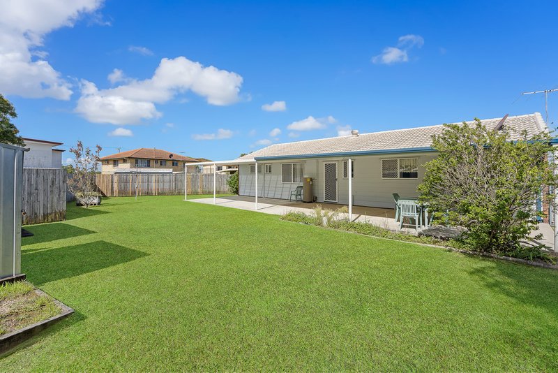 Photo - 18 Bottle Brush Court, Kallangur QLD 4503 - Image 13