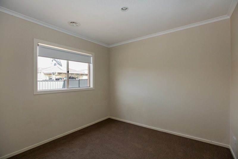 Photo - 18 Bottlebrush Road, Craigieburn VIC 3064 - Image 7