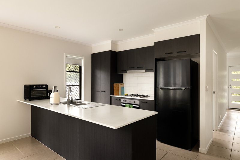 Photo - 18 Bourke Crescent, Nudgee QLD 4014 - Image 2