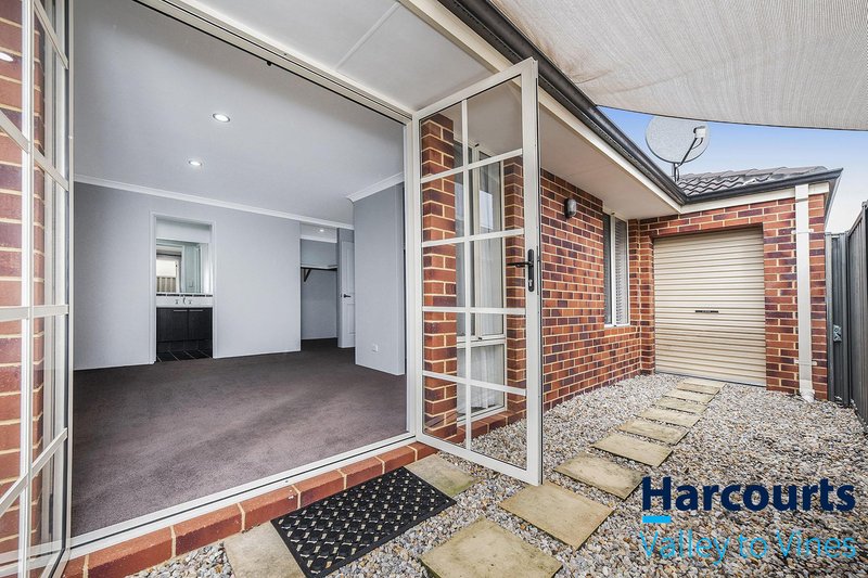 Photo - 18 Bradburn Street, Aveley WA 6069 - Image 9