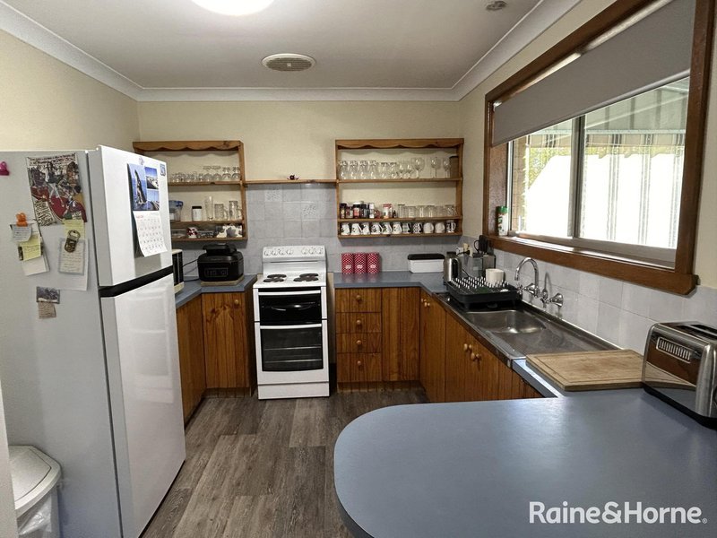 Photo - 18 Briggs Street, Young NSW 2594 - Image 4