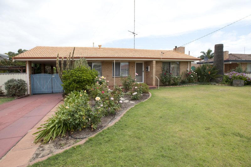 Photo - 18 Britten Street, East Bunbury WA 6230 - Image 3