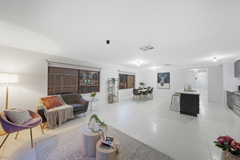 Photo - 18 Brocker Street, Clyde North VIC 3978 - Image 14