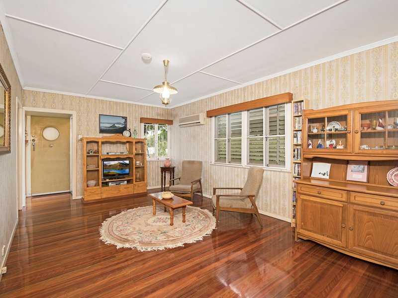 Photo - 18 Brockhouse Street, Upper Mount Gravatt QLD 4122 - Image 4