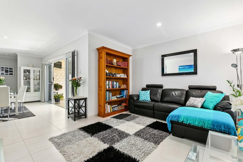 Photo - 18 Bronte Place, Urraween QLD 4655 - Image 7