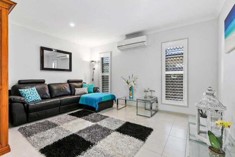 Photo - 18 Bronte Place, Urraween QLD 4655 - Image 8
