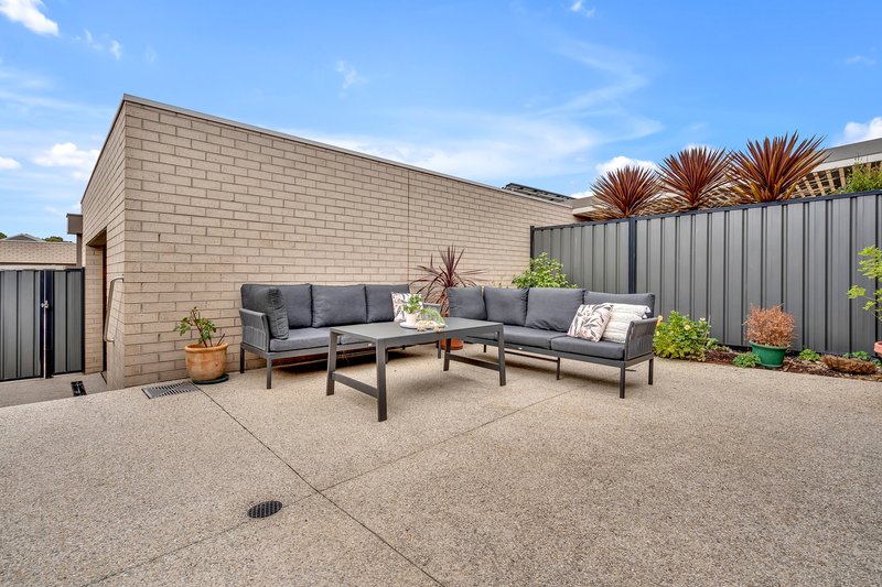 Photo - 18 Brookfield Boulevard, Craigieburn VIC 3064 - Image 13