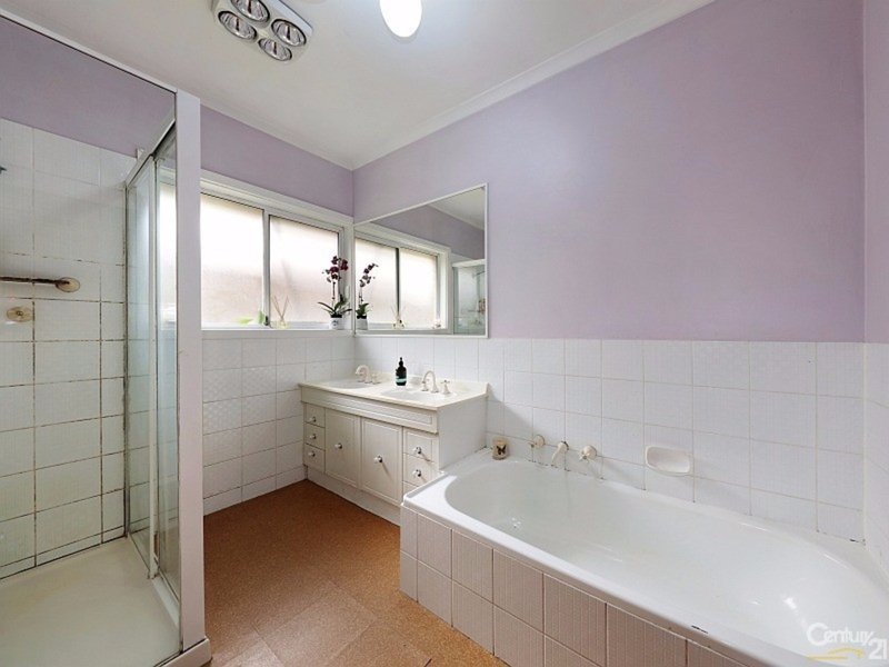 Photo - 18 Brooks Street, Bentleigh East VIC 3165 - Image 7