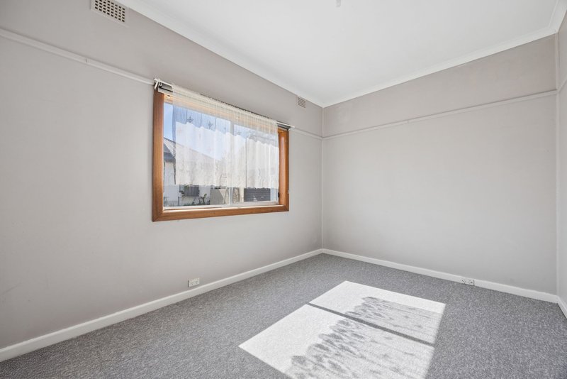 Photo - 18 Browne Street, Yass NSW 2582 - Image 7