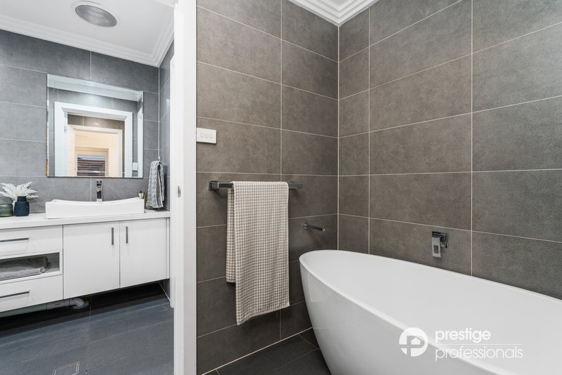 Photo - 18 Brownlow Court, Wattle Grove NSW 2173 - Image 12