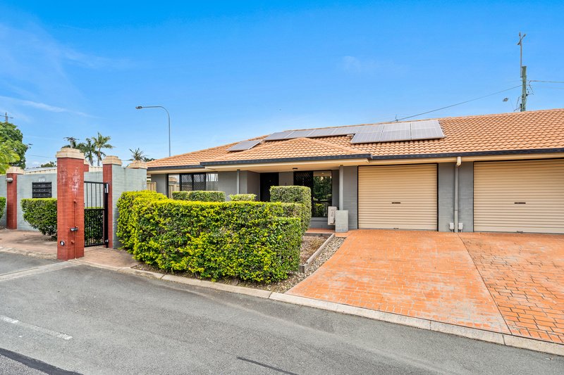 Photo - 1/8 Buckingham Place, Eight Mile Plains QLD 4113 - Image 1