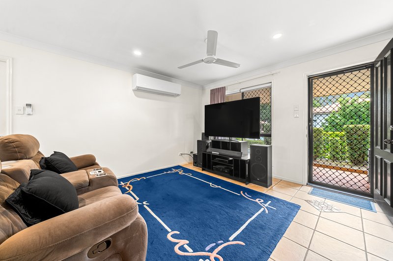 Photo - 1/8 Buckingham Place, Eight Mile Plains QLD 4113 - Image 3