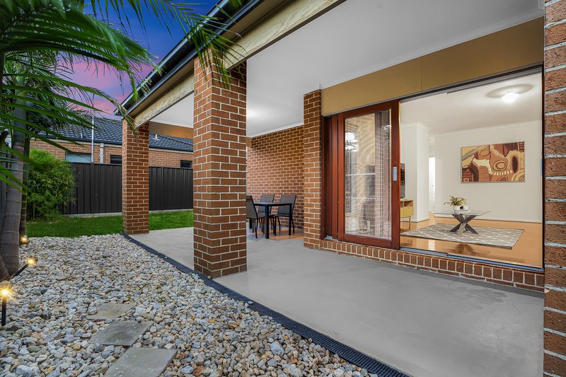 Photo - 18 Buckthorn Drive, Cranbourne North VIC 3977 - Image 14