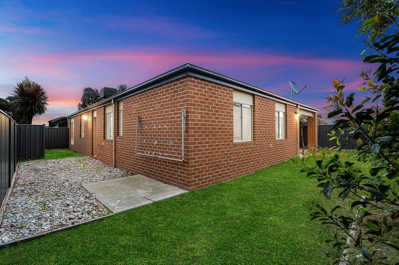 Photo - 18 Buckthorn Drive, Cranbourne North VIC 3977 - Image 15