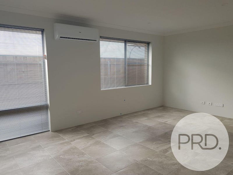 Photo - 18 Bulloo Loop, Ellenbrook WA 6069 - Image 4