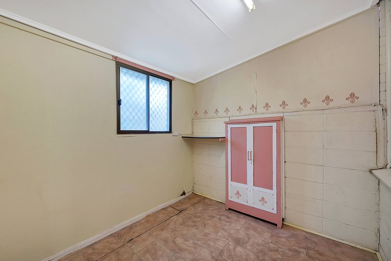 Photo - 18 Burdett Street, Elizabeth Grove SA 5112 - Image 6