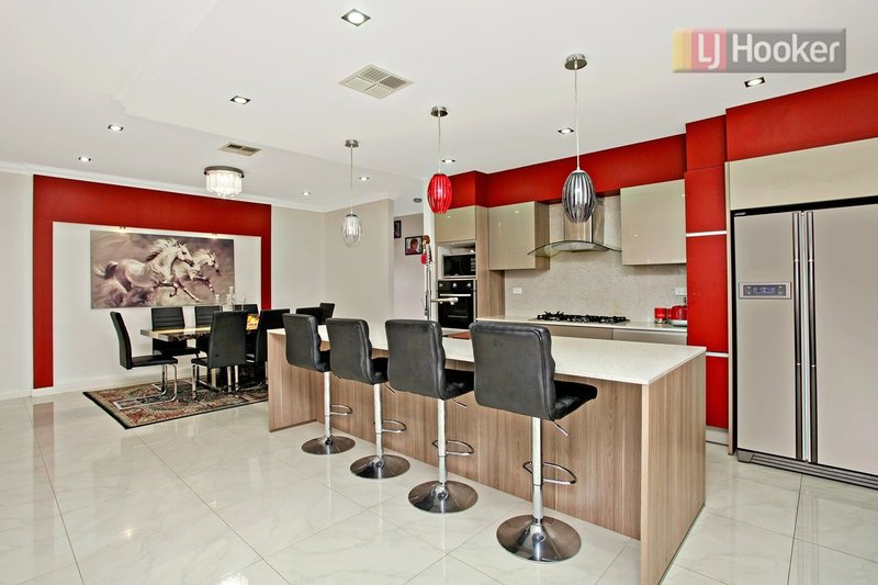 Photo - 18 Burringoa Crescent, Colebee NSW 2761 - Image 2