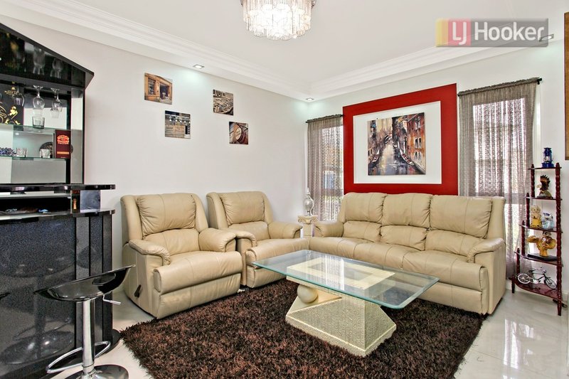 Photo - 18 Burringoa Crescent, Colebee NSW 2761 - Image 3