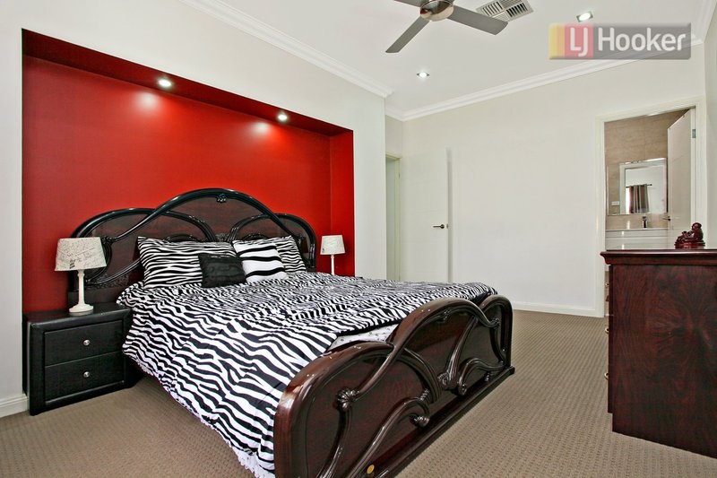 Photo - 18 Burringoa Crescent, Colebee NSW 2761 - Image 5