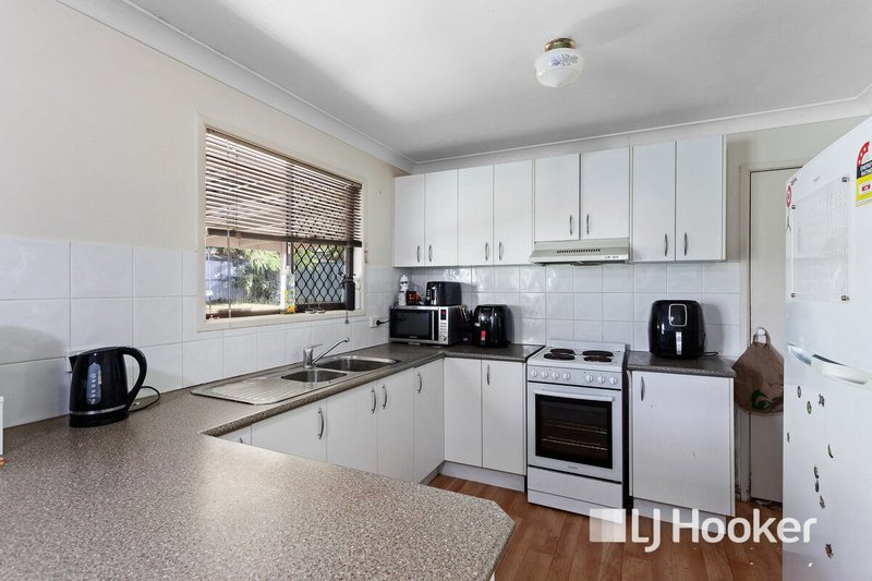 Photo - 18 Bursaria Street, Crestmead QLD 4132 - Image 2