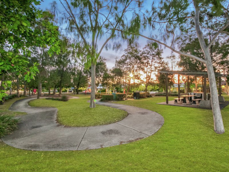 Photo - 18 Byfield Street, North Lakes QLD 4509 - Image 4