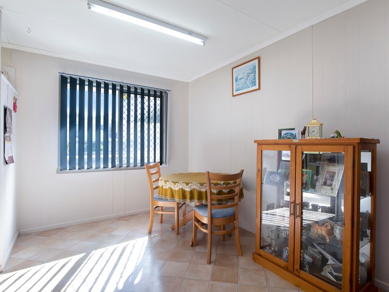 Photo - 18 Cabanda Street, Wynnum West QLD 4178 - Image 6