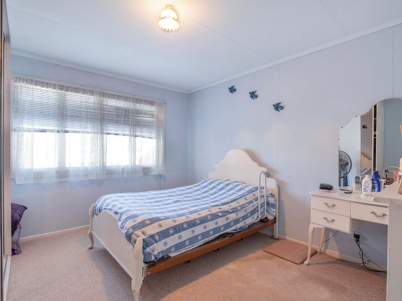 Photo - 18 Cabanda Street, Wynnum West QLD 4178 - Image 7