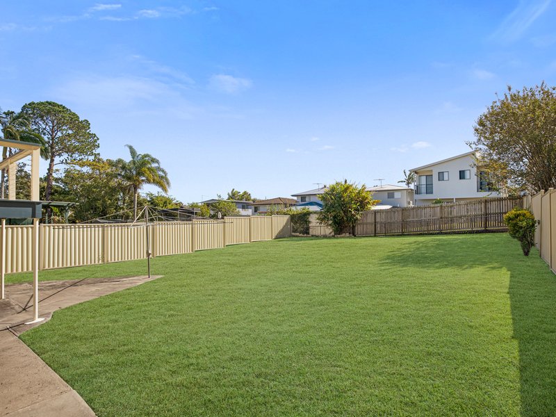 Photo - 18 Cabanda Street, Wynnum West QLD 4178 - Image 10