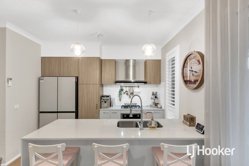 Photo - 18 Cadenza Walk, Tarneit VIC 3029 - Image 16