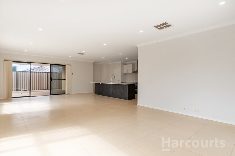 Photo - 18 Cairo Way, Wanneroo WA 6065 - Image 16