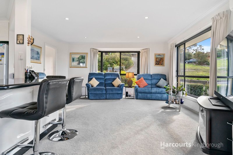 Photo - 18 Calder Crescent, Blackmans Bay TAS 7052 - Image 7