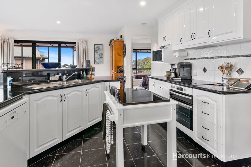 Photo - 18 Calder Crescent, Blackmans Bay TAS 7052 - Image 9